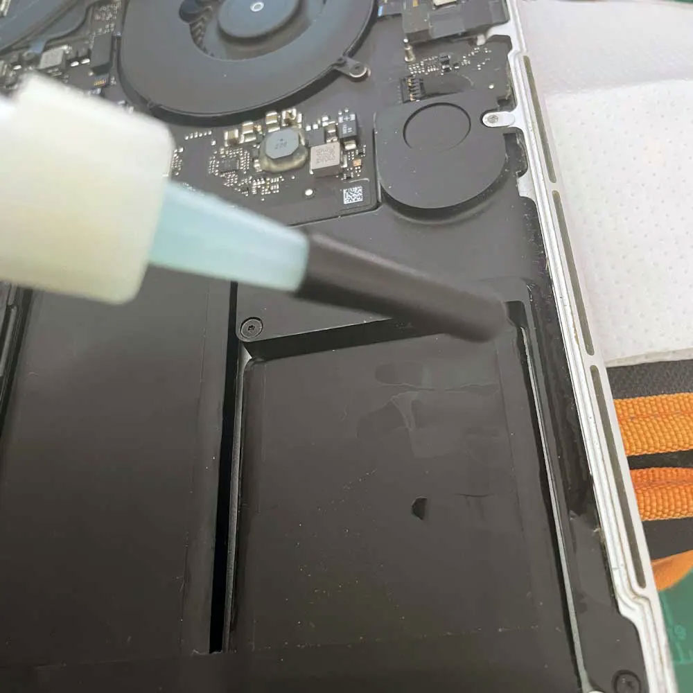 Macbook Pro Battery Replacement - Un-glue Battery process 2