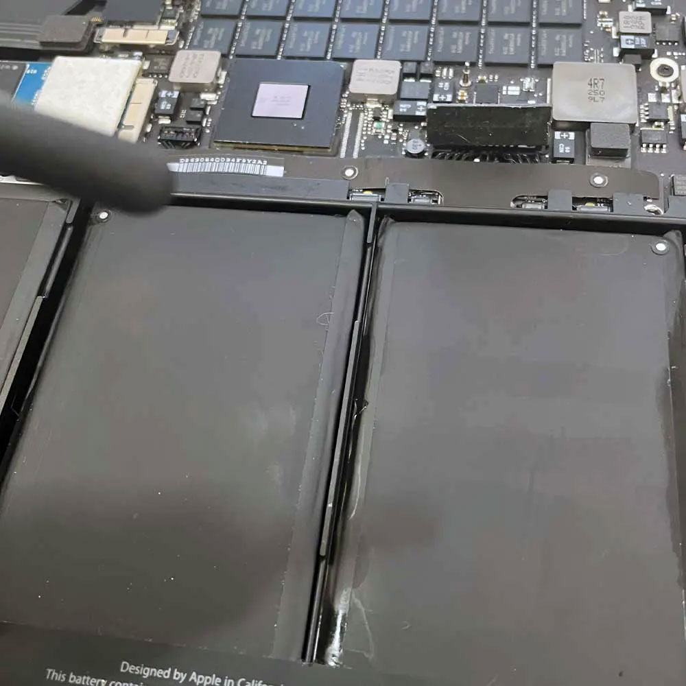 Macbook Pro Battery Replacement - Un-glue Battery process clean up